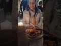 Provando Carne de Urso