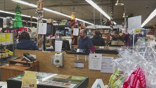 Shoppers adjusting to Oregon’s plastic bag ban