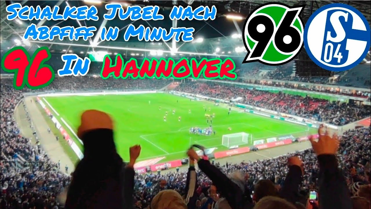 Schalker Jubel nach Abpfiff in Minute 96 in Hannover 
