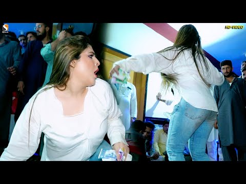 BECHAIN NEEGHAWAN SALAM KEHNDIYAN NE CHAHAT BALOCH MUJRA DANCE PERFORMANCE SGRecords 2023 