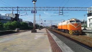 2020/10/14  湖口車站   7022次短編貨列 通過