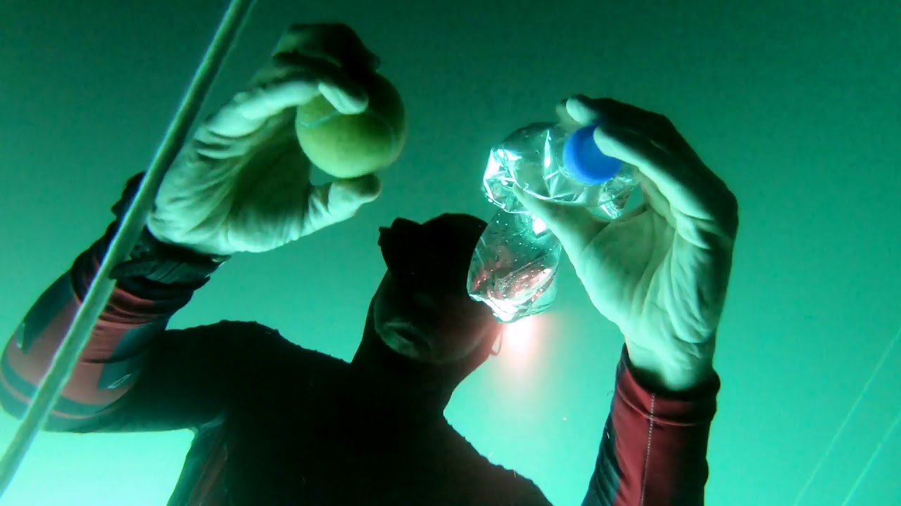 pressure under water. freediving at 30m depth YouTube