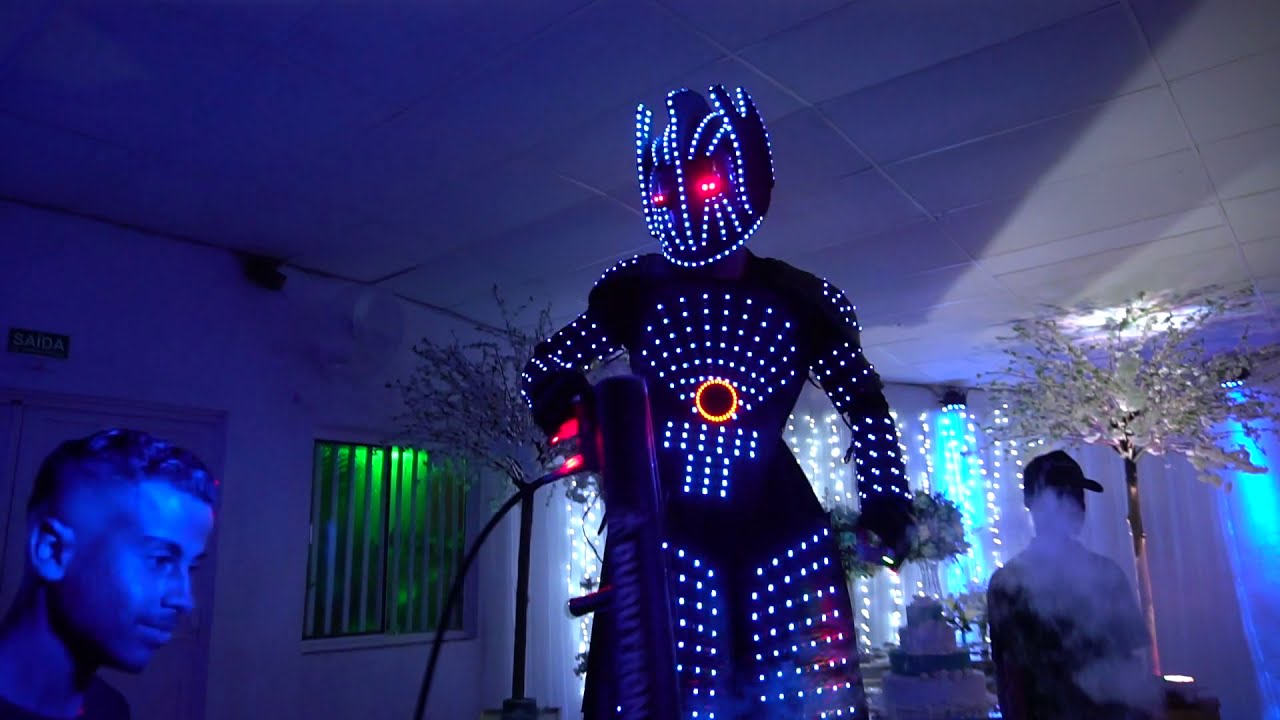 Incrível abertura da balada - Festa de 15 anos com Robo de Led - YouTube