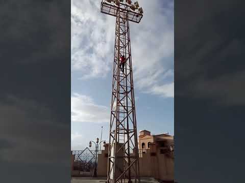 طلعت عمود نور حوالي 20 متر