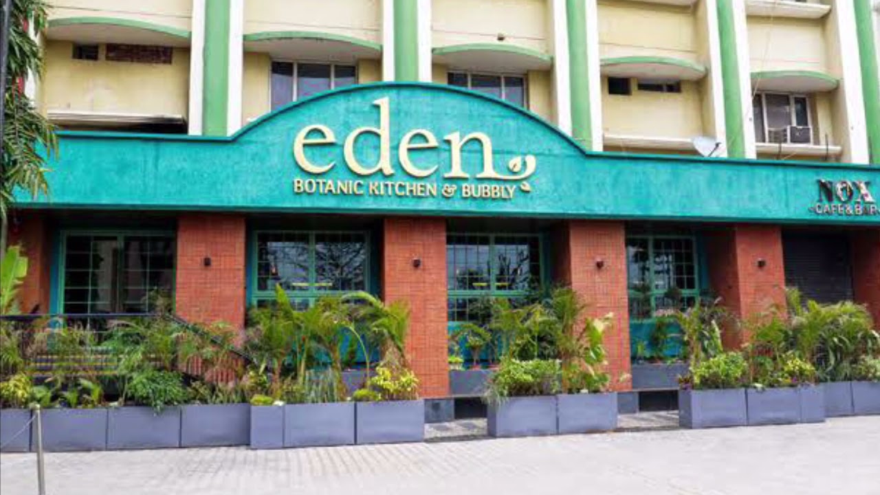 Eden has the best smoothy bowls to beat the heat ☀️this summer .Blueberry smoothie bowl. MUST TRY!🤤