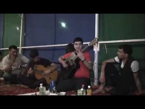 Turkmen prikol - Myrat(Bapby) Gitara degishme aydym, Aman Kadyrowyn \