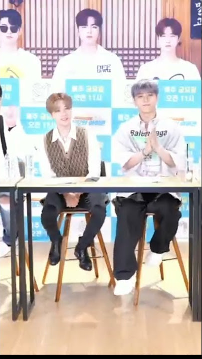 [iKON] Bobby cant sit but still looks pretty 😆 #shorts #ikon #bobby #kpop