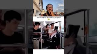 Hij liet zijn zelfbeheersing varen.