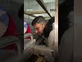 يذرف الدموع بعد التعرف على جثمان طفله يذرف الدموع بعد التعرف على جثمان طفله