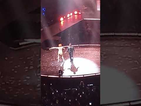Usher Raymond set the stage on fire with his unforgettable live performance of "You Remind Me #rnb
