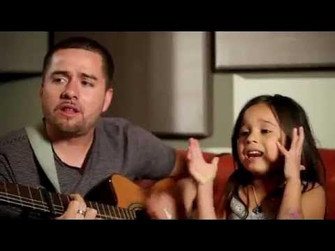 Песня улан-удэ поет папа с дочкой. Казахский дуэт папа и дочь. Семья с музыкальными инструментами. Папа с дочкой поют. Jorge and alexa narvaez.