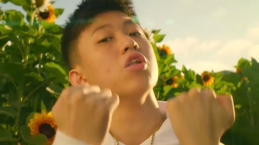 Хайлайтер инглот 51. Урбан дикей хайлайтер. Glow like dat rich brian какой год. Glow like this. Essence glow.