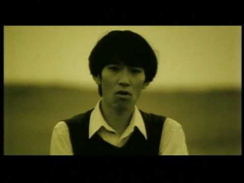 Tonton video musik {trackName} dari {artistName}