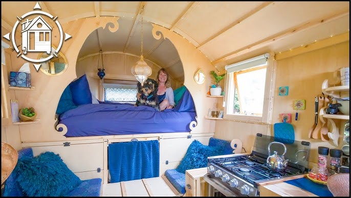 This 51-year-old pays $725 a month to live in a 'luxury tiny home' in a  backyard—take a look inside