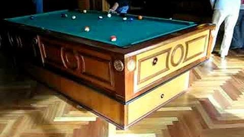 Self-Levelling Pool Table