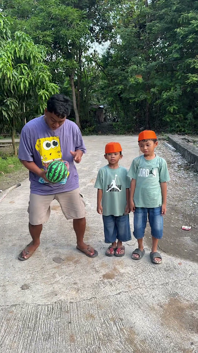 saling buang pake peci vs bola semangka