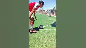 طريقه رفع الركنية بشكل صحيح Moaz Gaber Football Skills Shorts Corner 