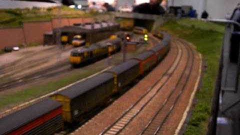 T85-V05-BR Railfreight 37 on Modern OO Gauge - Peterborough 2009