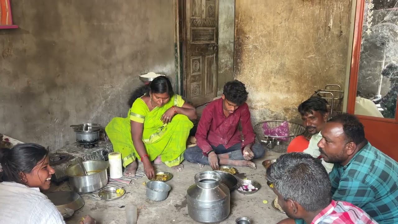 काम करनार्या मानस ला चिकन 🍗 आनल 