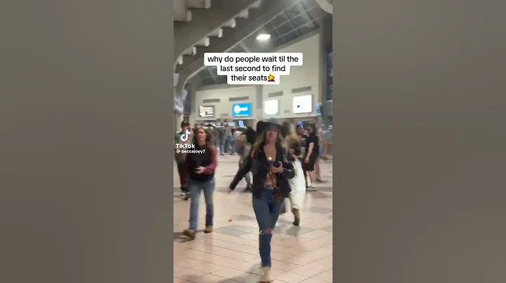 Do not be this type of person! 🙏🤠 #countrysinger #countryvibes #concert #zachbryan #foryou #fyp