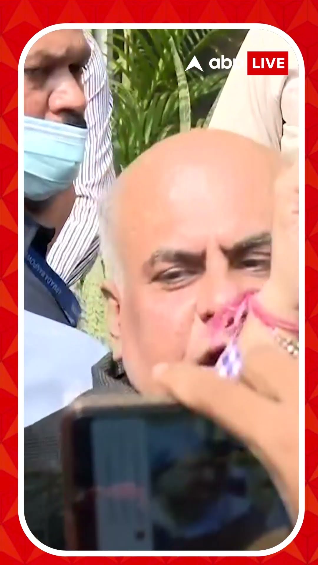 সেফকে ৬ বার ছুরির কোপ! অল্পের জন্য রক্ষা। কী জানাচ্ছেন চিকিৎসক ?