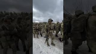 Гвардия Рамзана Ахматовича Кадырова на марше где то в лесах Украины