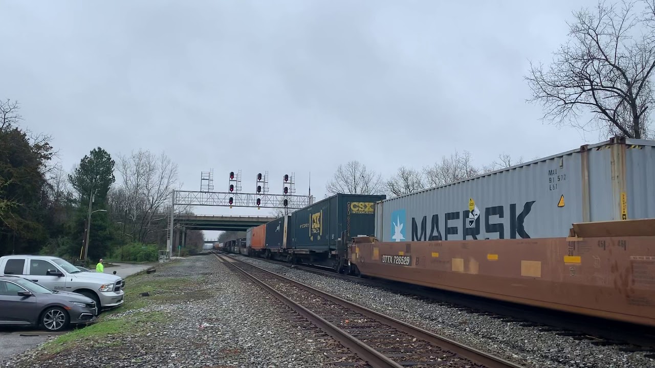 CSX Q031-28 with 3197 Leading
