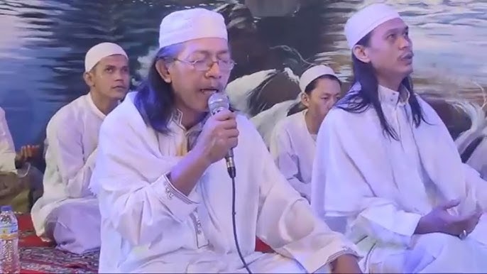 Qoshni derazadan tashqarida yalangoch