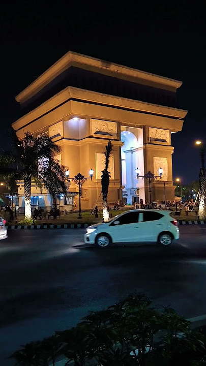 keindahan monumen Simpang Lima gumul Kediri di malam hari #cultur#indonesia#simpanglimagumul#shorts
