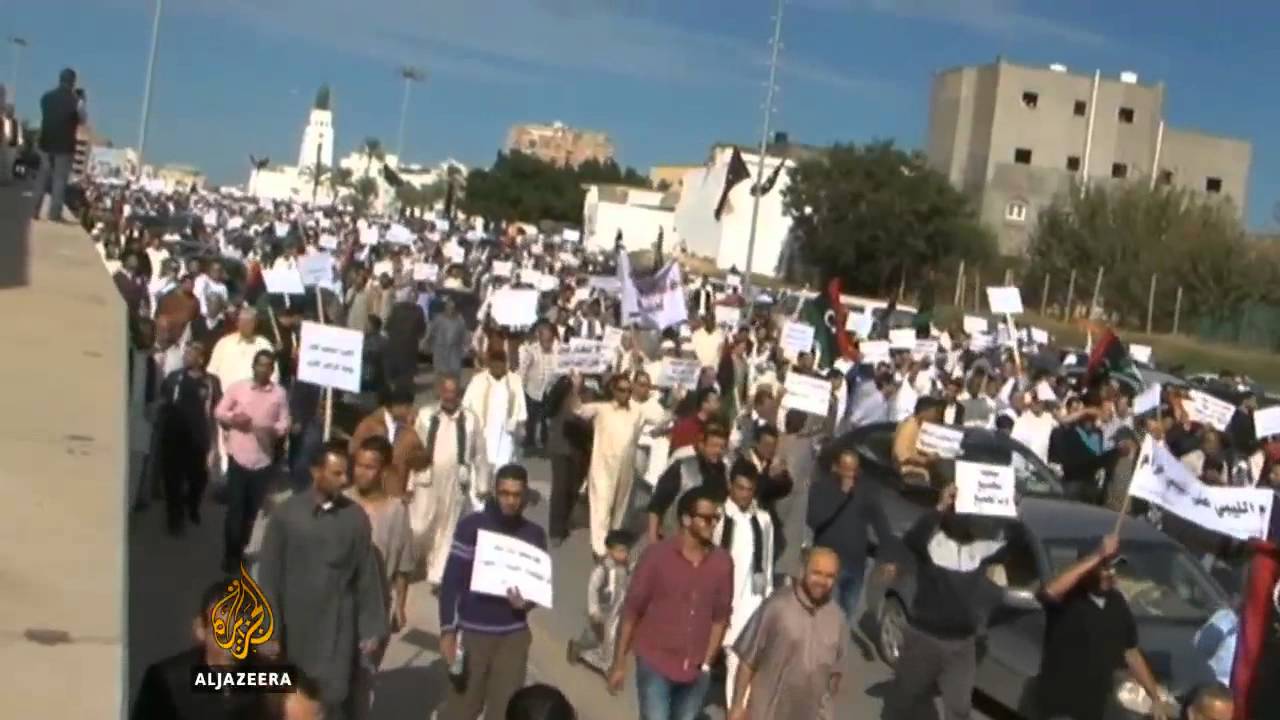 قتلت جماعات شبه عسكرية العشرات في طرابلس