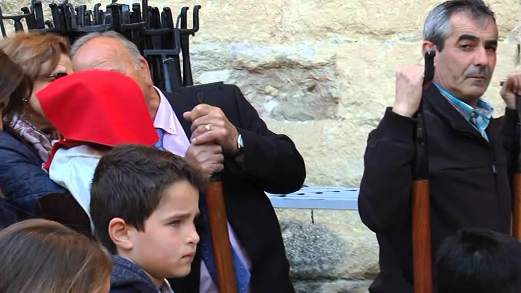 Jueves Santo - Antequera. Salida de la Cofradía del Consuelo desde San Pedro ( 24-03-2016 )