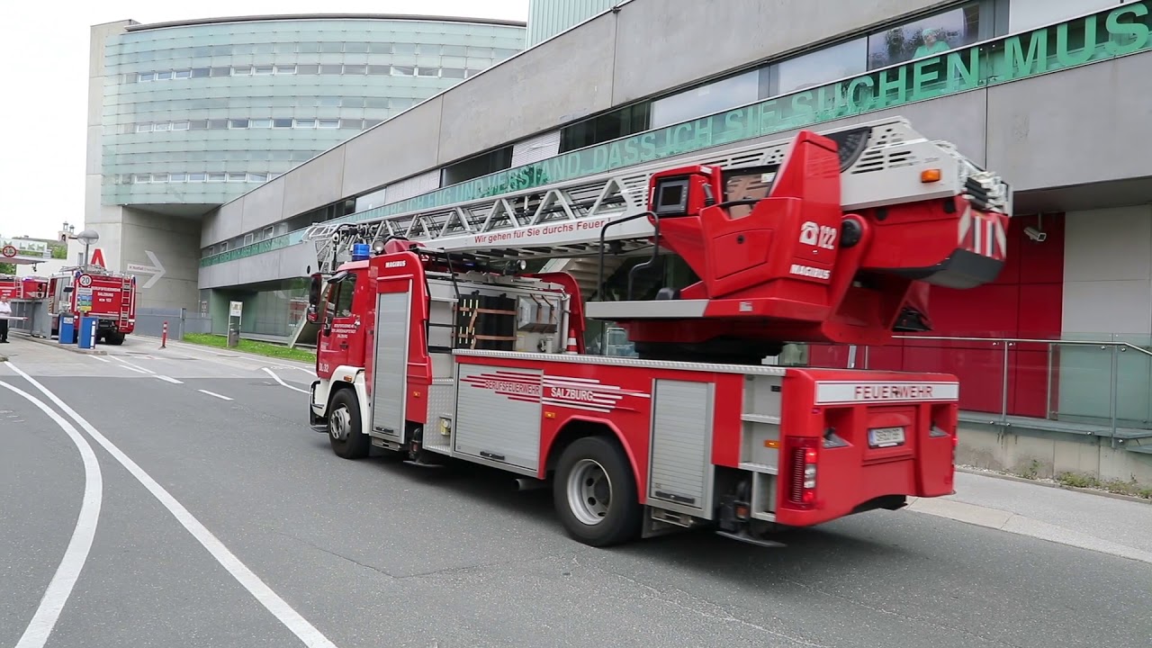 Einsatzübung mit brennendem Hubschrauber