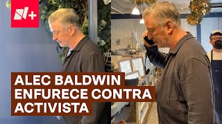 Mujer hostiga al actor Alec Baldwin en una cafetería - N+