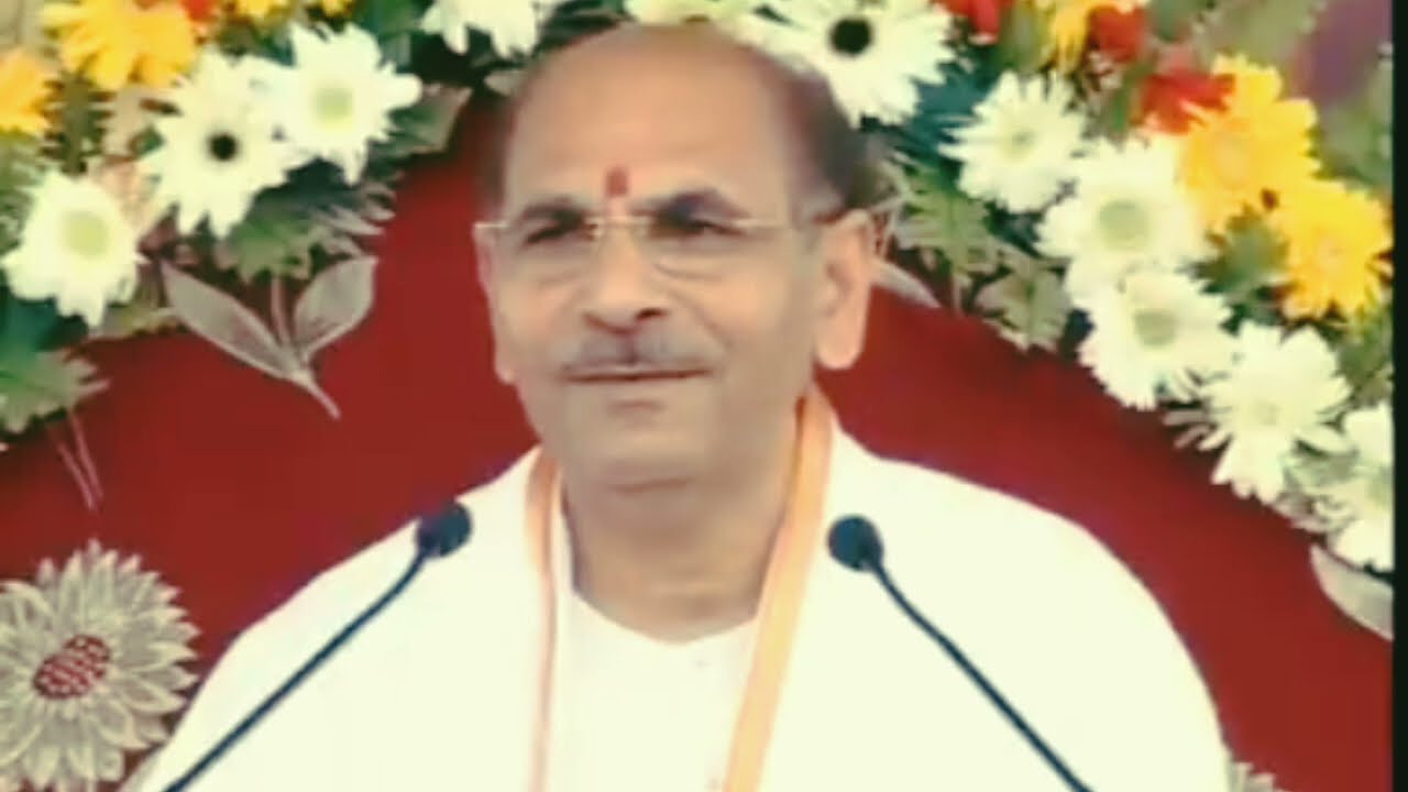 समस्या से भागो मत,समस्या है तो समाधान भी है,कुछ भी करो दुनिया की तो आदत है बोलेंगे"सुधांशुजी महाराज