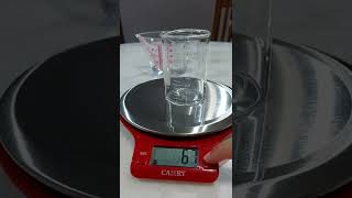 Weight of water vs cooking oil (100ml each) #shorts