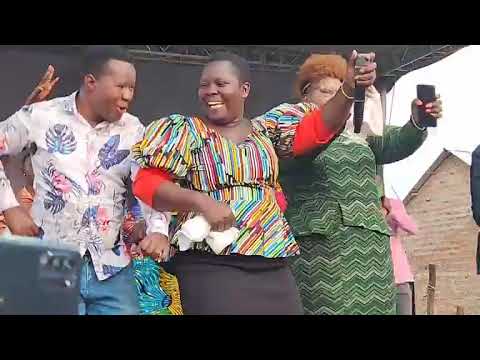 Jalogo Elijah ft GombeOyomoLinda and kepha in kona Mbuta crusade kisumu