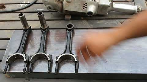 Checking connecting rods for straightness, different piston pin distance