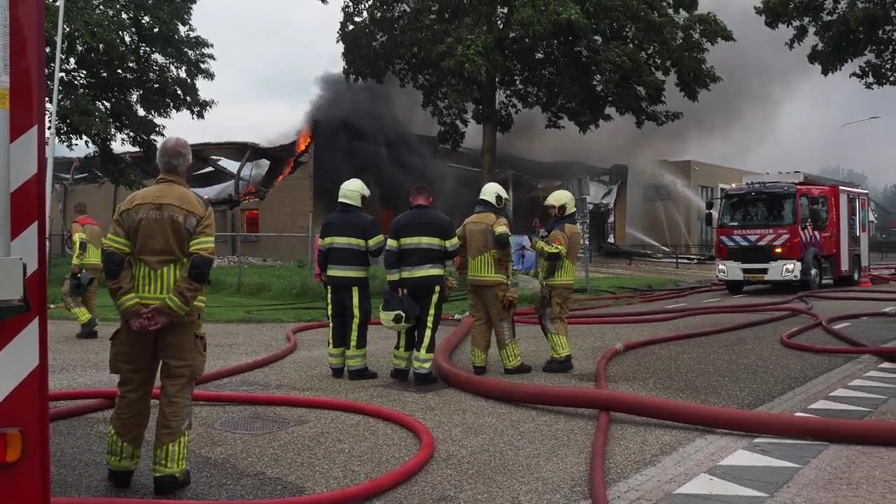 Grote brand op industrieterrein Dokkum