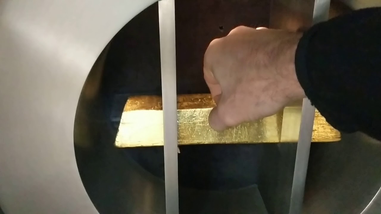 The sound of a Pure Gold Bar - Museum of Money, Lisbon