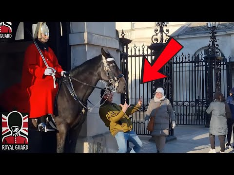When disrespectful Tourist Tried To Mess With A Royal Guard...