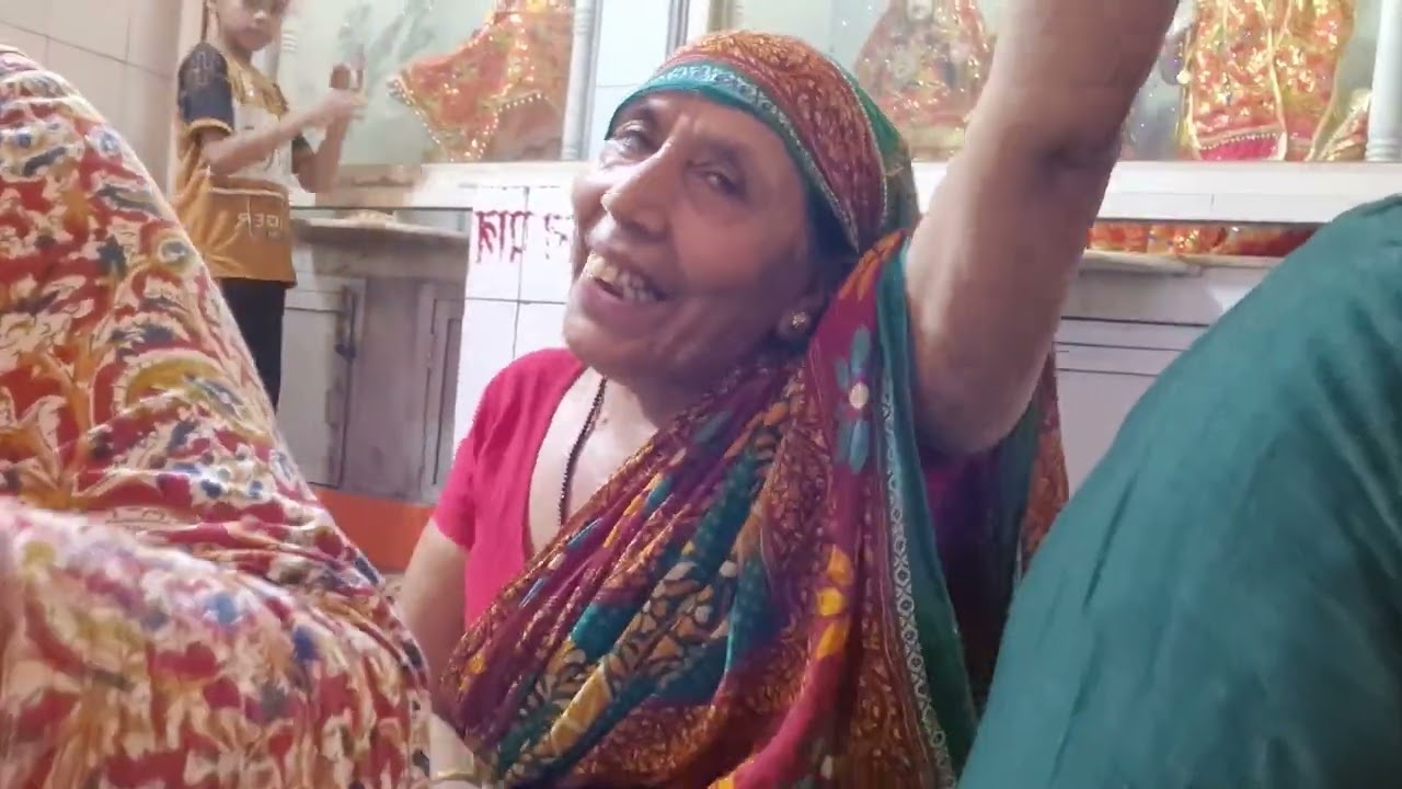 माता जी ने नाचते हुए गाया सुंदर भजन(केशो मे गंगा माथे पे चांद)