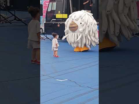 「アライッペ」茨城県大洗町のゆるキャラ、ちりめんじゃこ、子供と戯れるアライッペ、【ドルコパ大祭り】茨城県大洗町第四埠頭