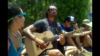 Miniatura del video "Michael Franti - Long Ride Home (Acoustic Sing-Along @ Hangout Festival)"