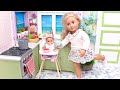 Mama doll is cooking healthy meal for the baby! Play Dolls family routine