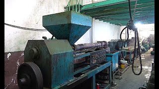 картинка: Что делают эти огромные машины? Процесс производства рыболовных сетей.