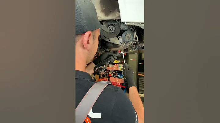 This is a job for a real mechanic 🛠️ #autodoc #lifehack - DayDayNews