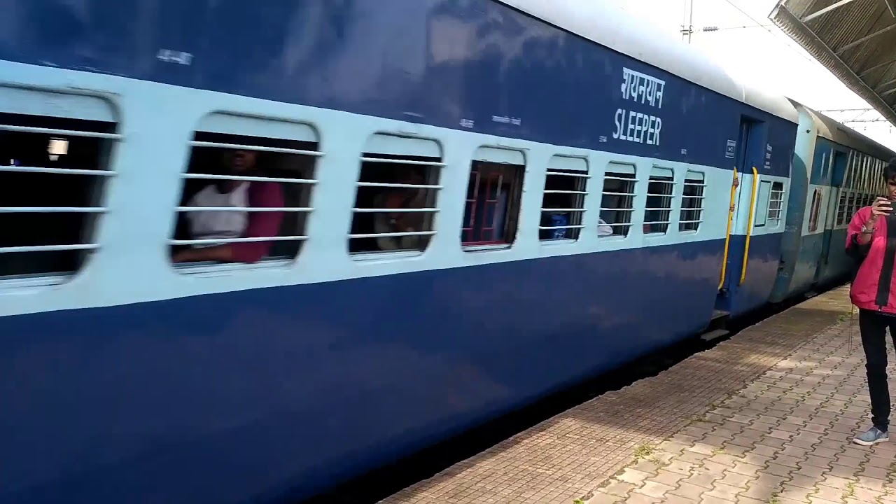 12115 Siddheshwar Express.