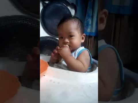 Baby pinakain ng kugita
