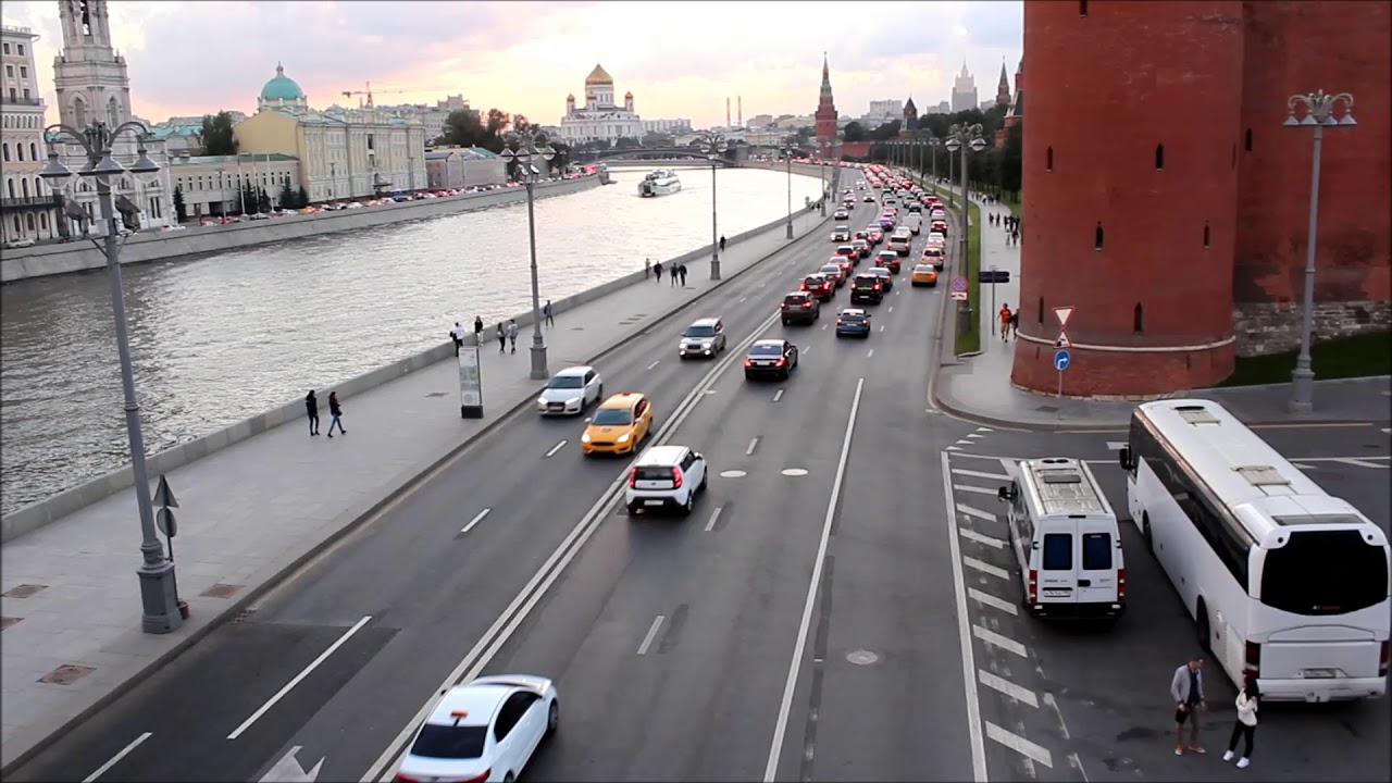 Проезд по набережным и площадям в центре Москвы полностью открыт