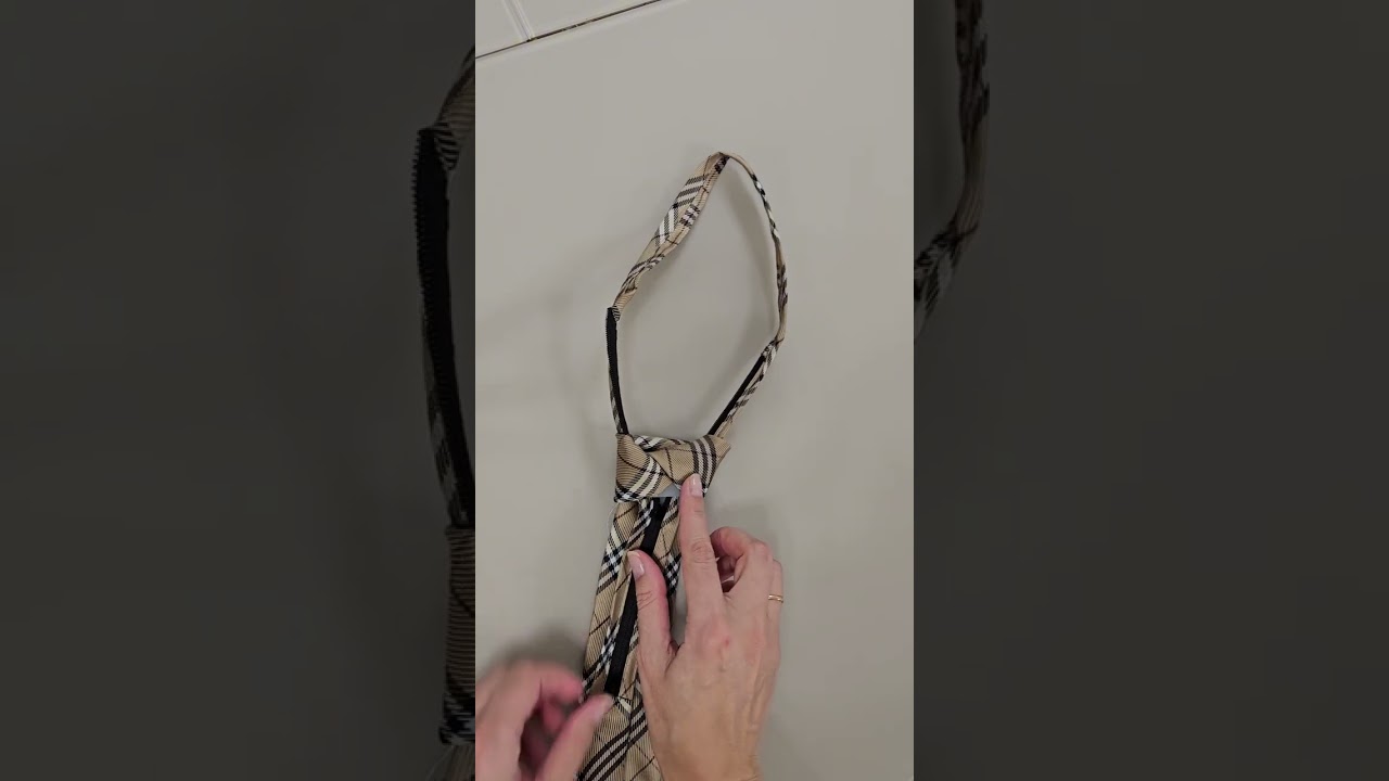 Как собрать обратно галстук на молнии